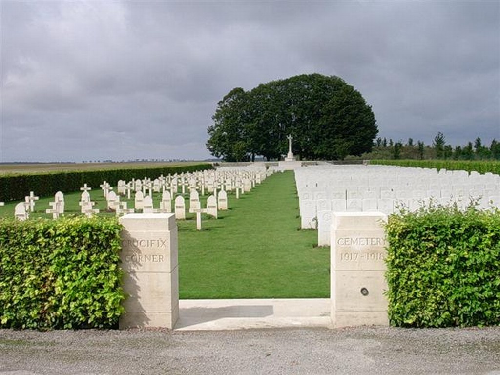 Crucifix Corner Cemetery, Villers-Bretonneux